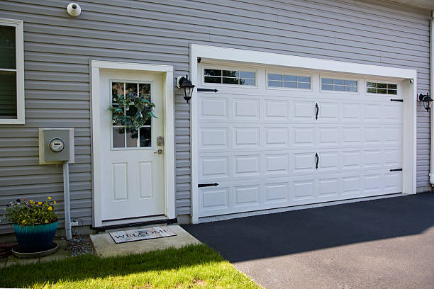 24/7 Emergency Garage Door Panel Replacement experts in Santa Fe, TX